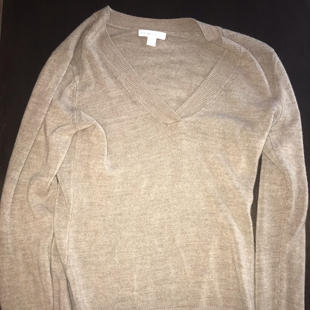 New York and company brown v Neck Sweater